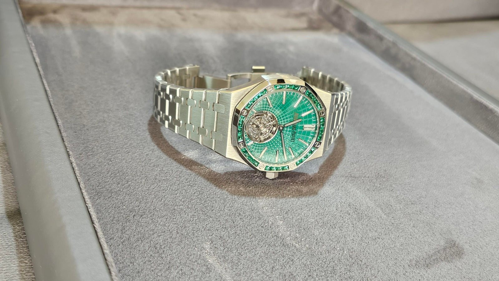 Audemars Piguet Royal Oak Flying Tourbillon 265321C.EE.1220TI.01