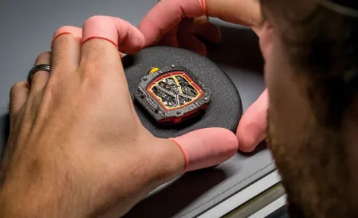 Carbon Fiber vs Titanium Watches